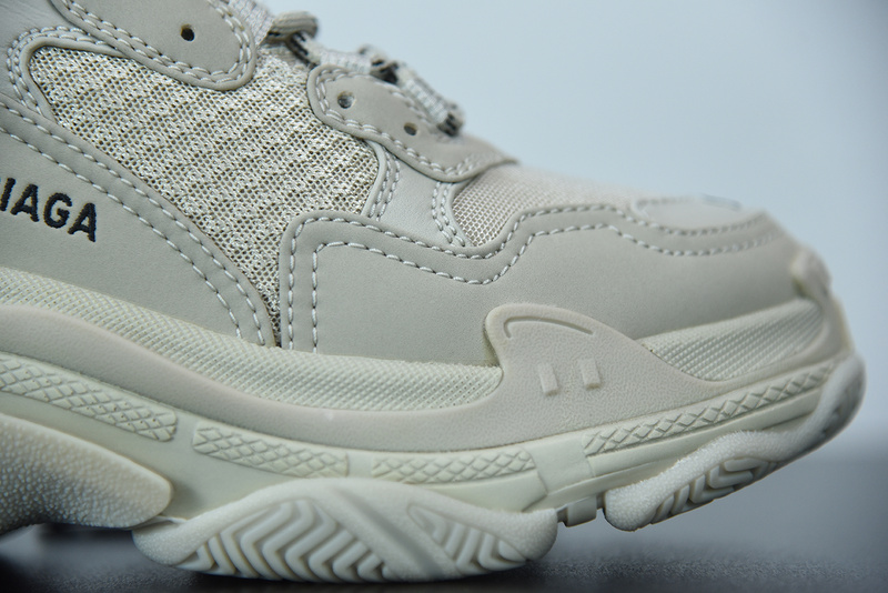 Ba*len*cia*ga triple s