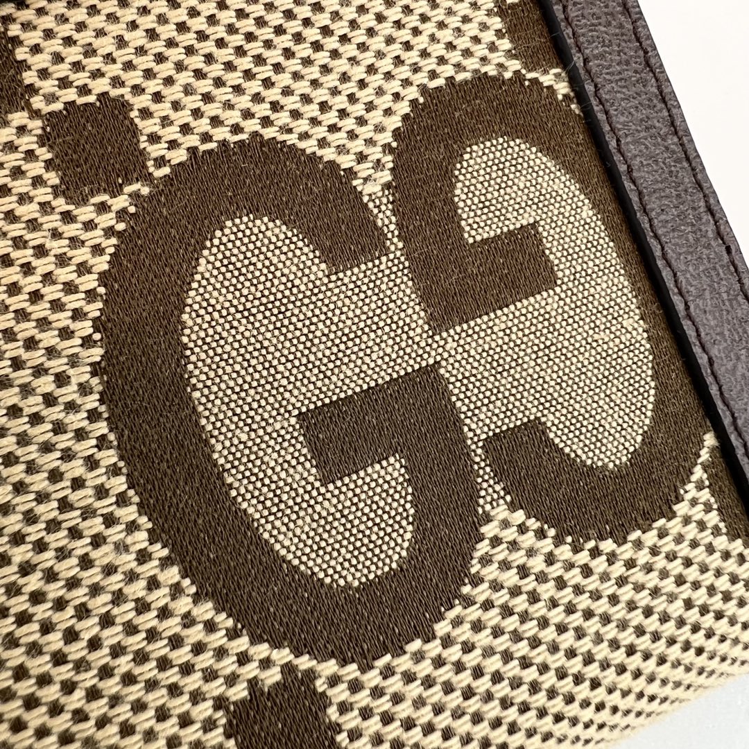 G*u*i wallet-19x10.5x2cm