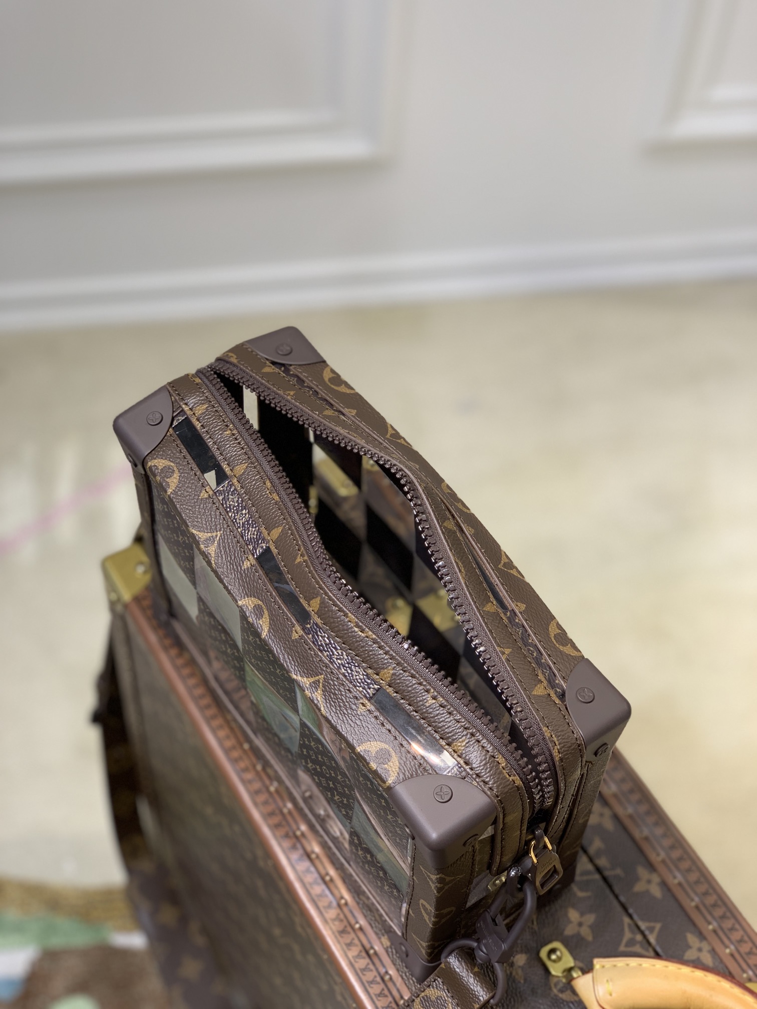 l0*is V*t0n soft trunk-m20233-25x17x9.5m