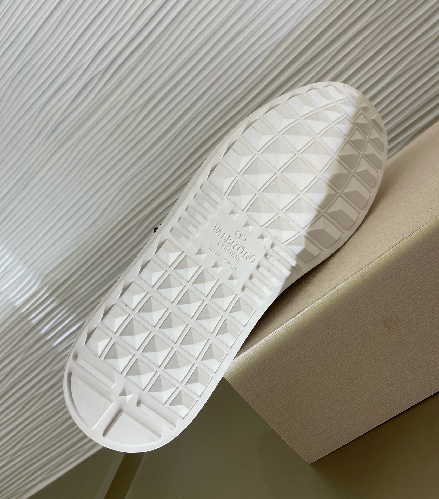 Va1e*ntin0 garavani sneakers