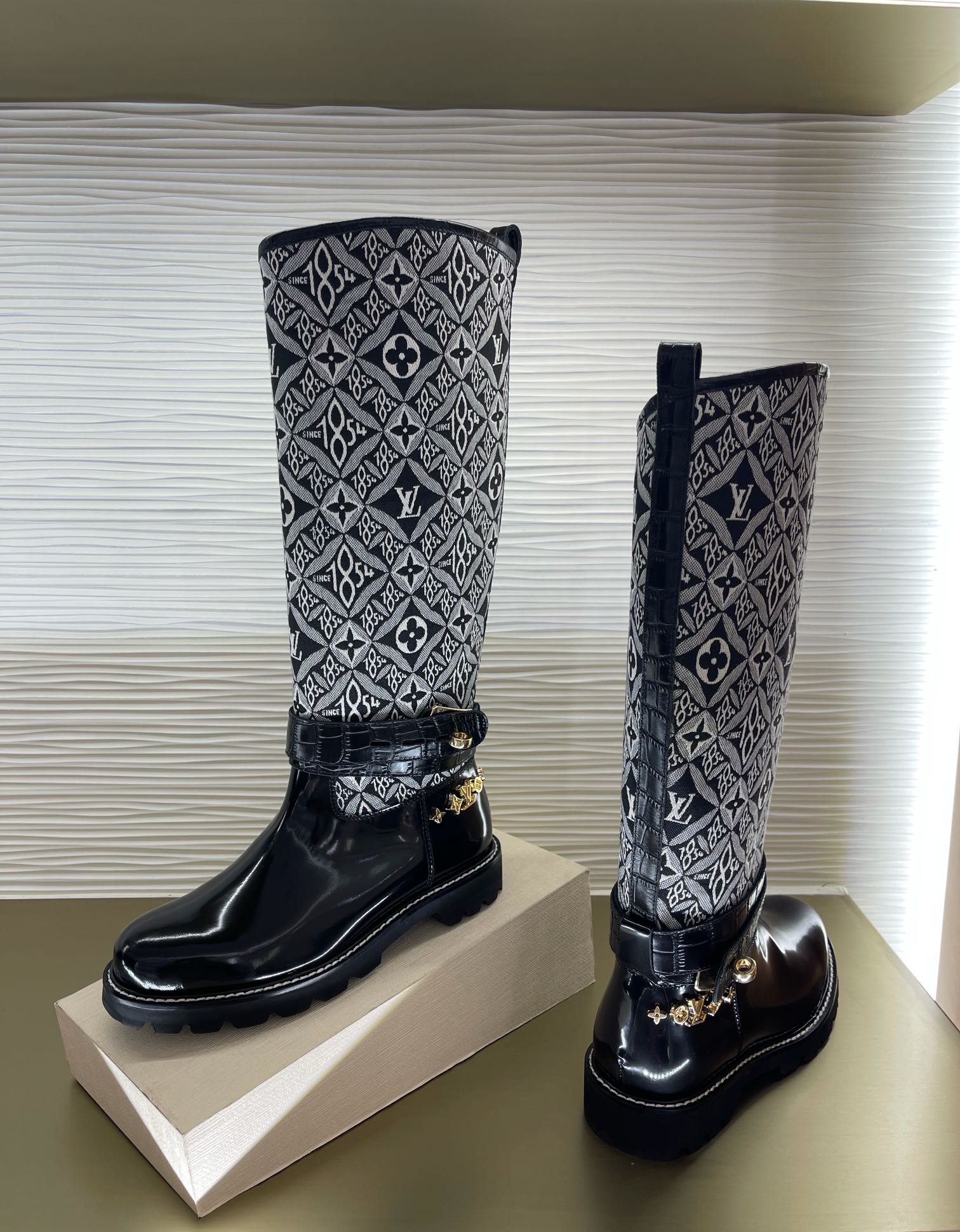 l0*is V*t0n boots(eu35-42)