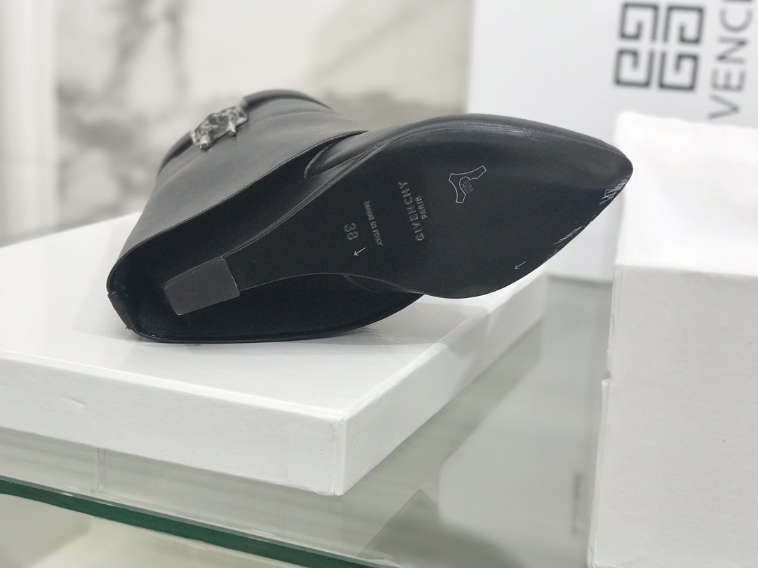 G1uenchy boots(eu35-42)