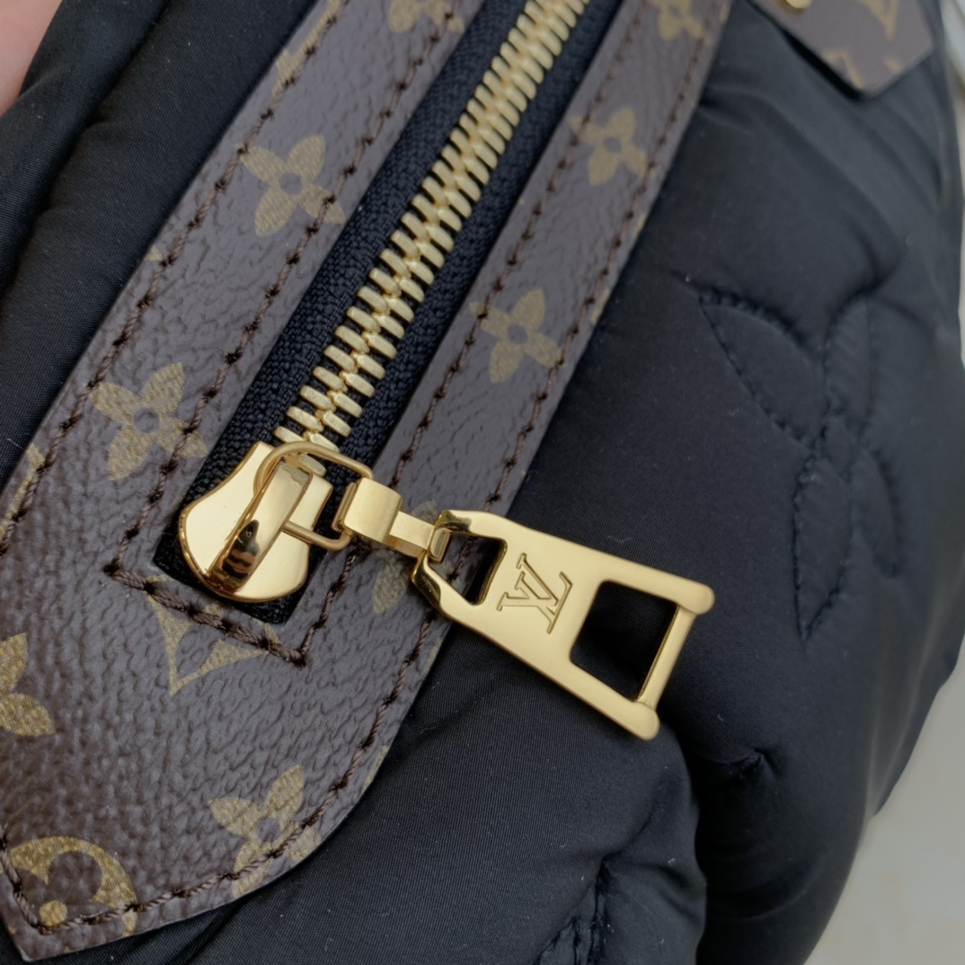 l0*is V*t0n pillow maxi bum bag-44 x 24 x 7cm