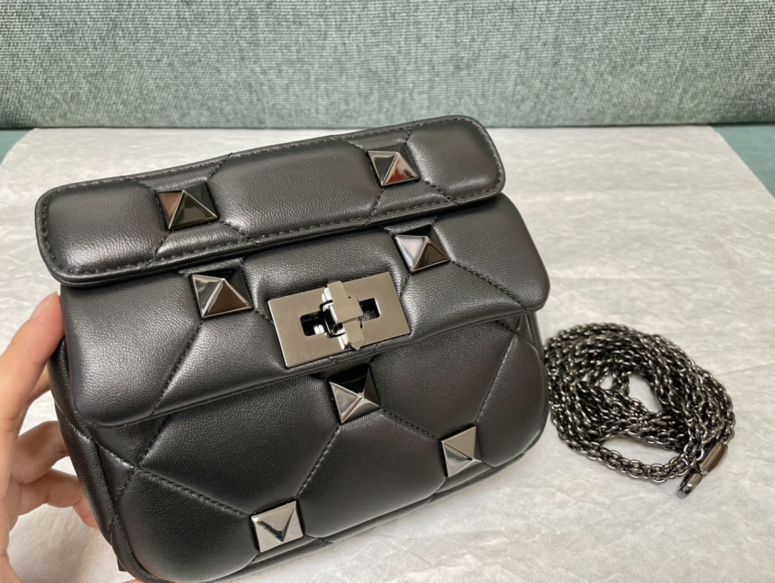 Valentin0 Garavani Roman Stud-Mini Size-19x13x6CM