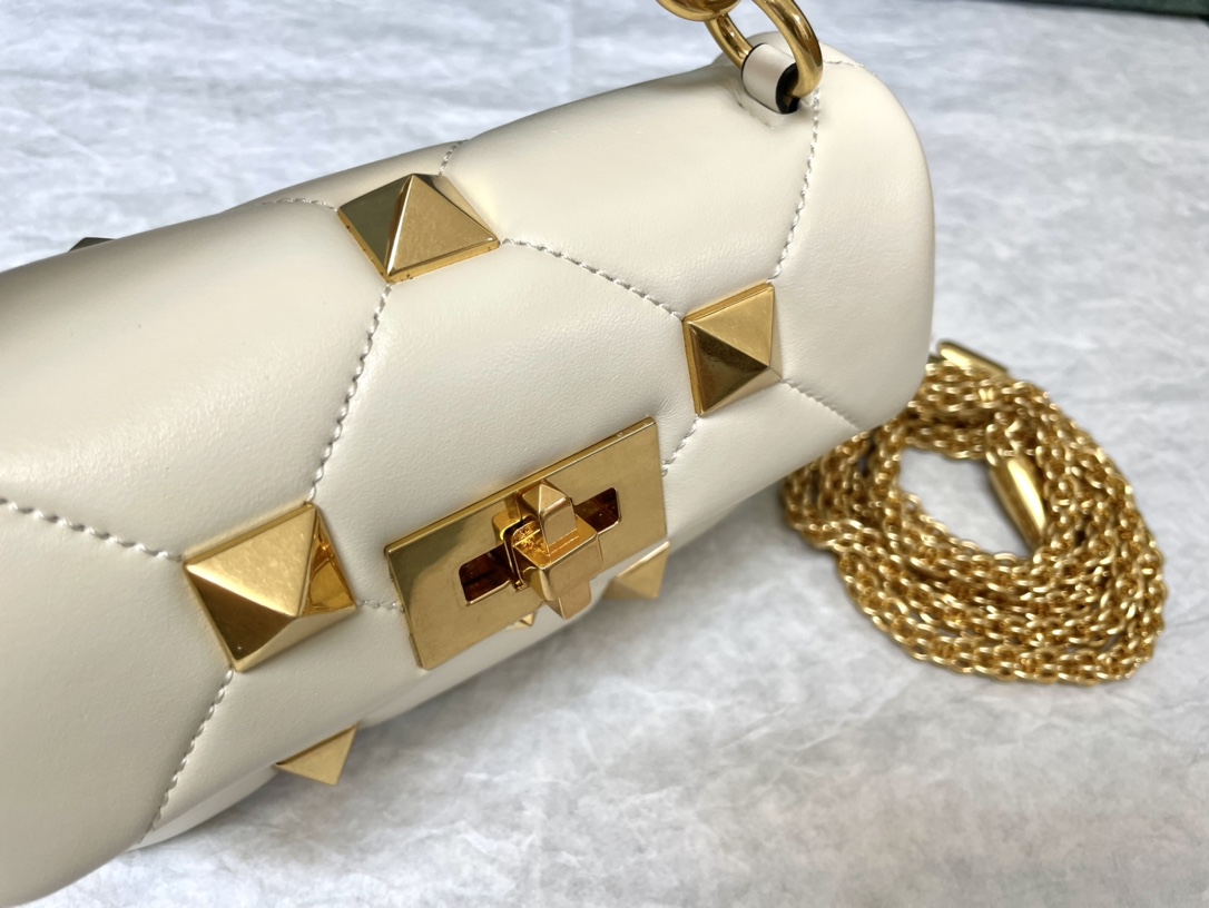 Valentin0 Garavani Roman Stud-Mini Size-19x13x6CM