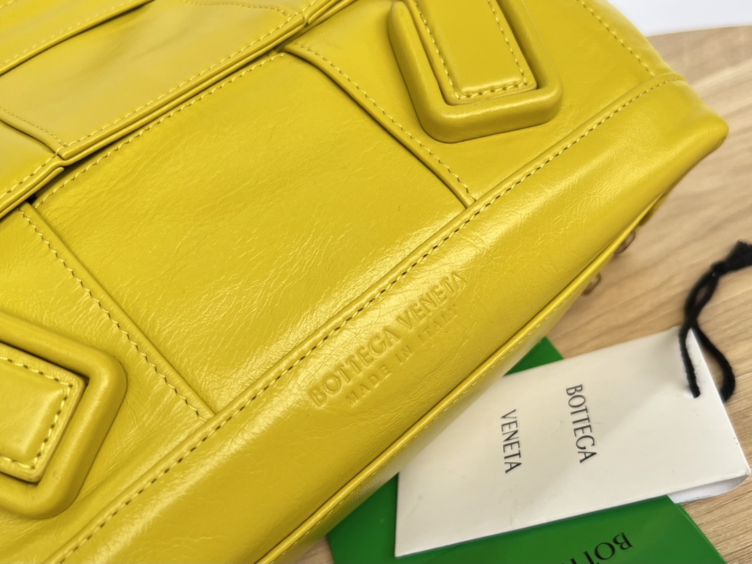 bo*te*ga Ve*ne*ta arco bag-23x21x9cm