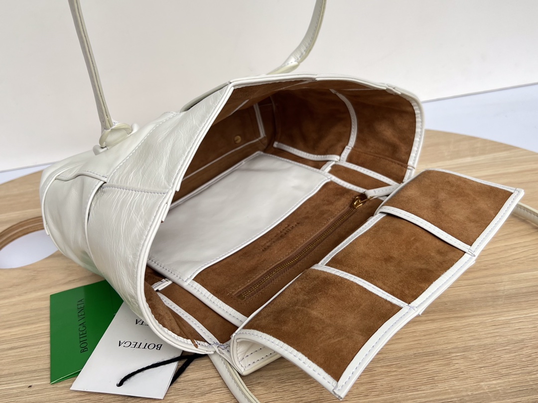 bo*te*ga Ve*ne*ta arco bag-23x21x9cm