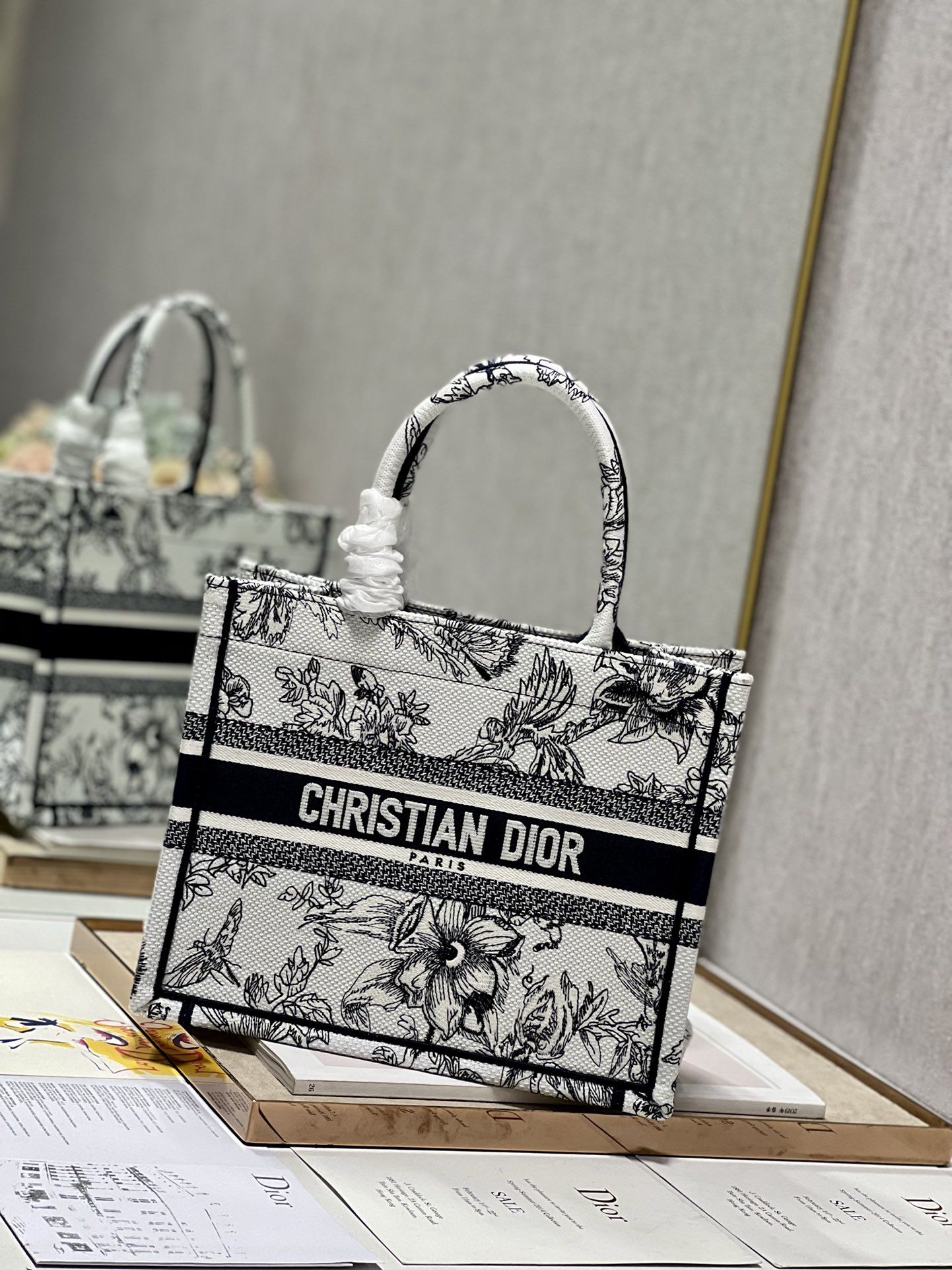 D*or small book tote-26*8*22cm