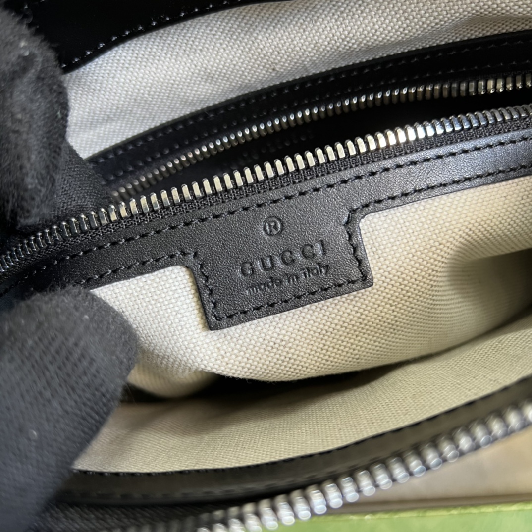 G*u*i messenger bag-26*23*3cm