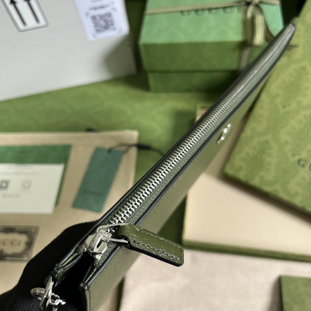 G*u*i pouch-30.5*21*1.5cm