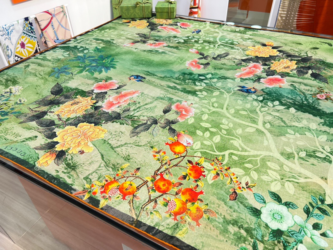 G*u*i shawls-140*140cm