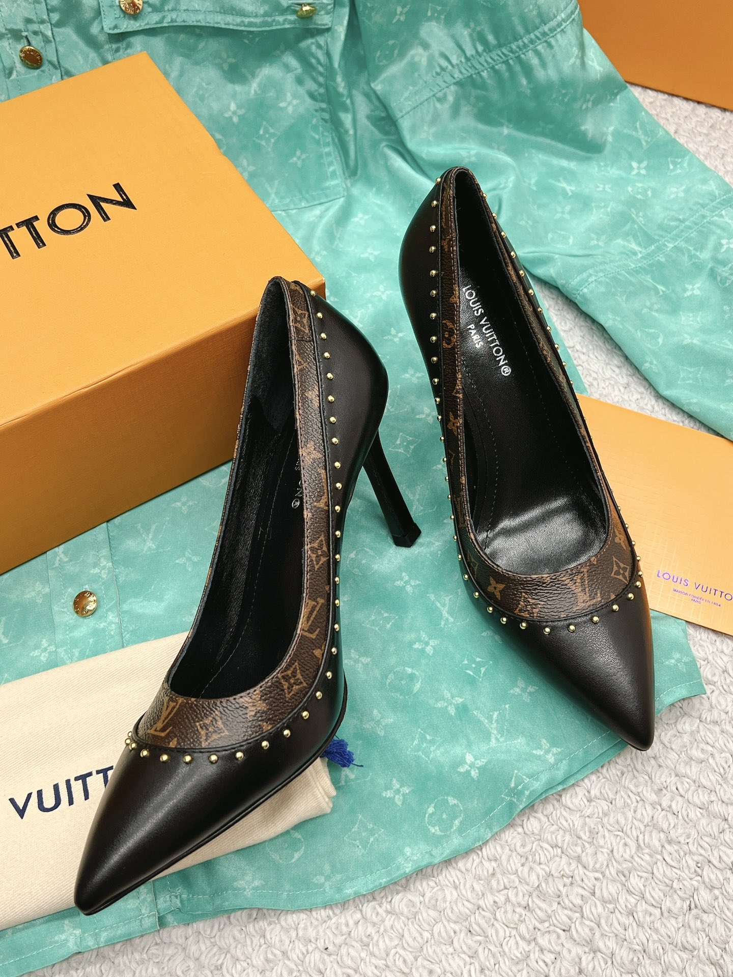 l0*is V*t0n heel-10.5cm