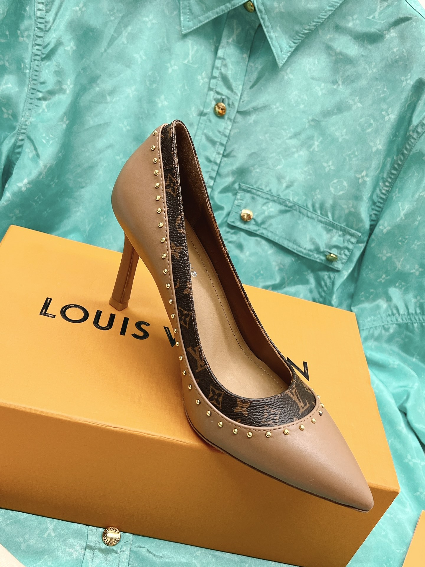 l0*is V*t0n heel-10.5cm