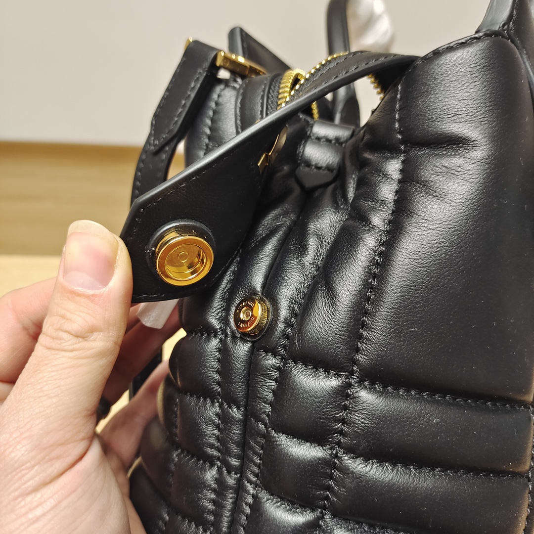 B**rry tote bag-28 x 13 x 23cm