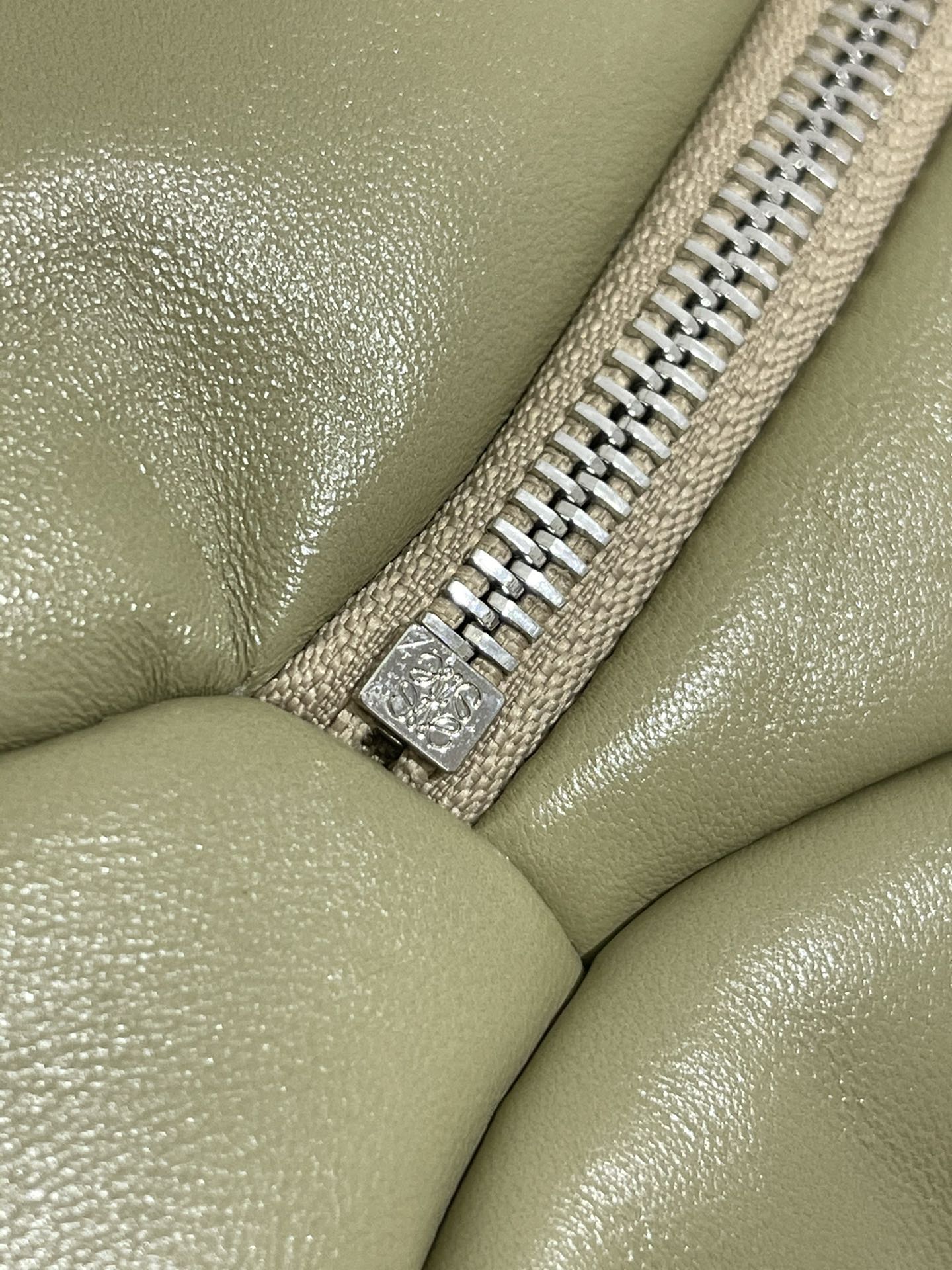 L0ew* puzzle puffer hobo bag-31*16*13cm