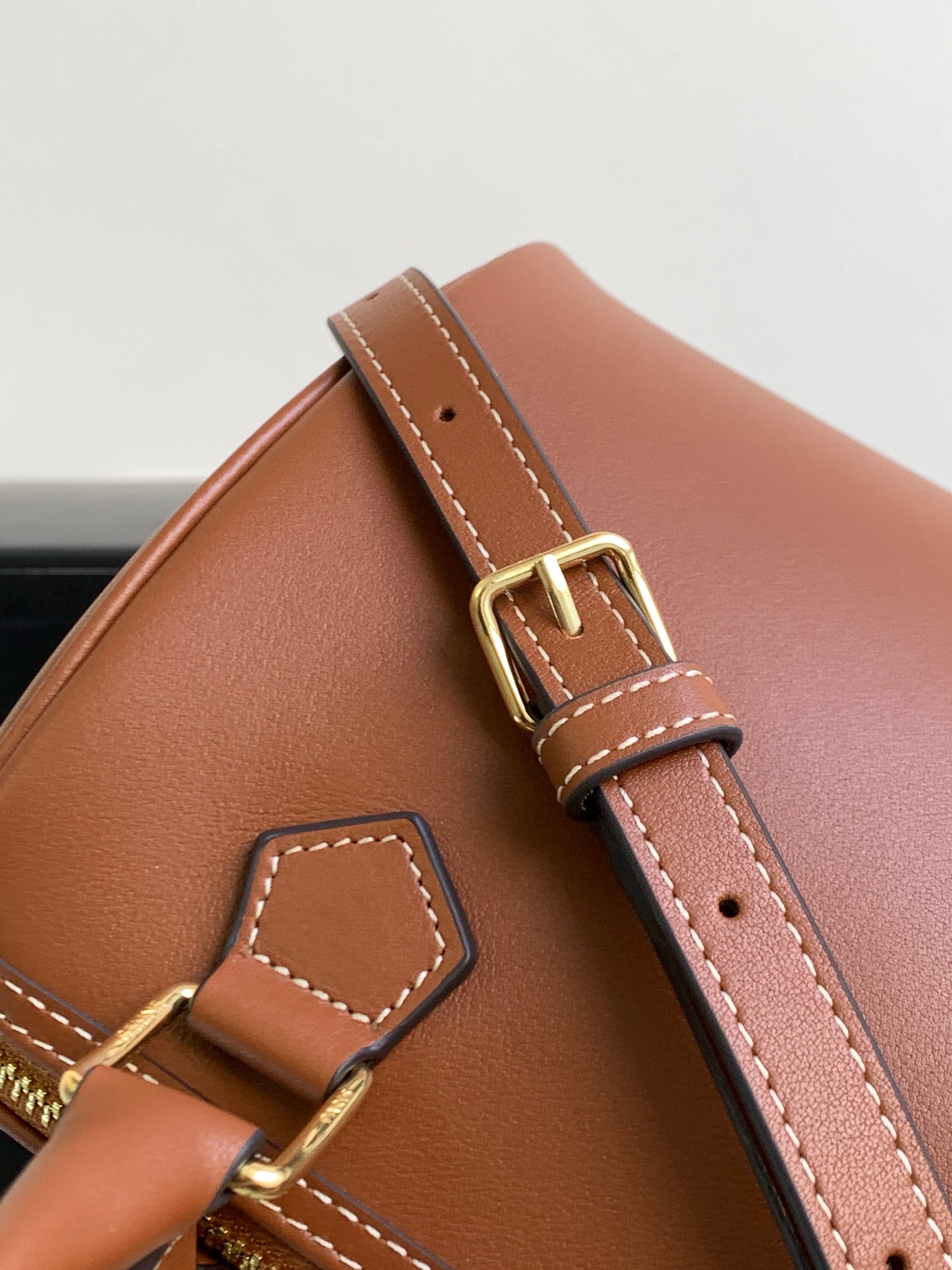 Ce**e 2023ss cuir triomphe bag-19.5 x 14 x 7cm