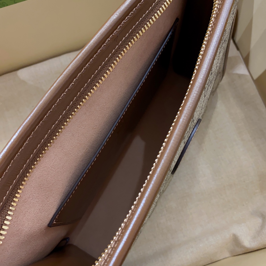 G*u*i pouch-26*20*6cm