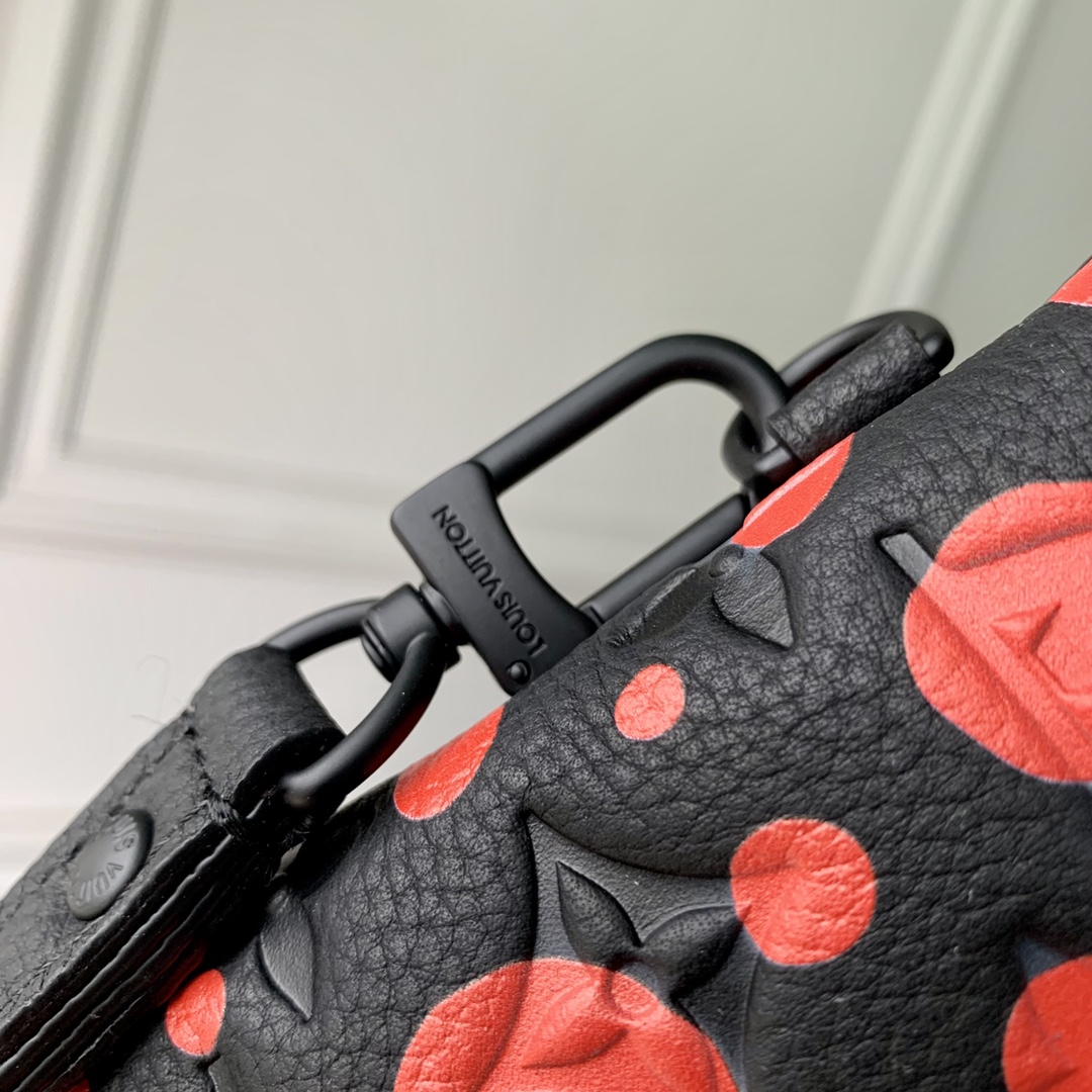 l0*is V*t0n x yk pochette to go-30 x 21.5 x 1 cm