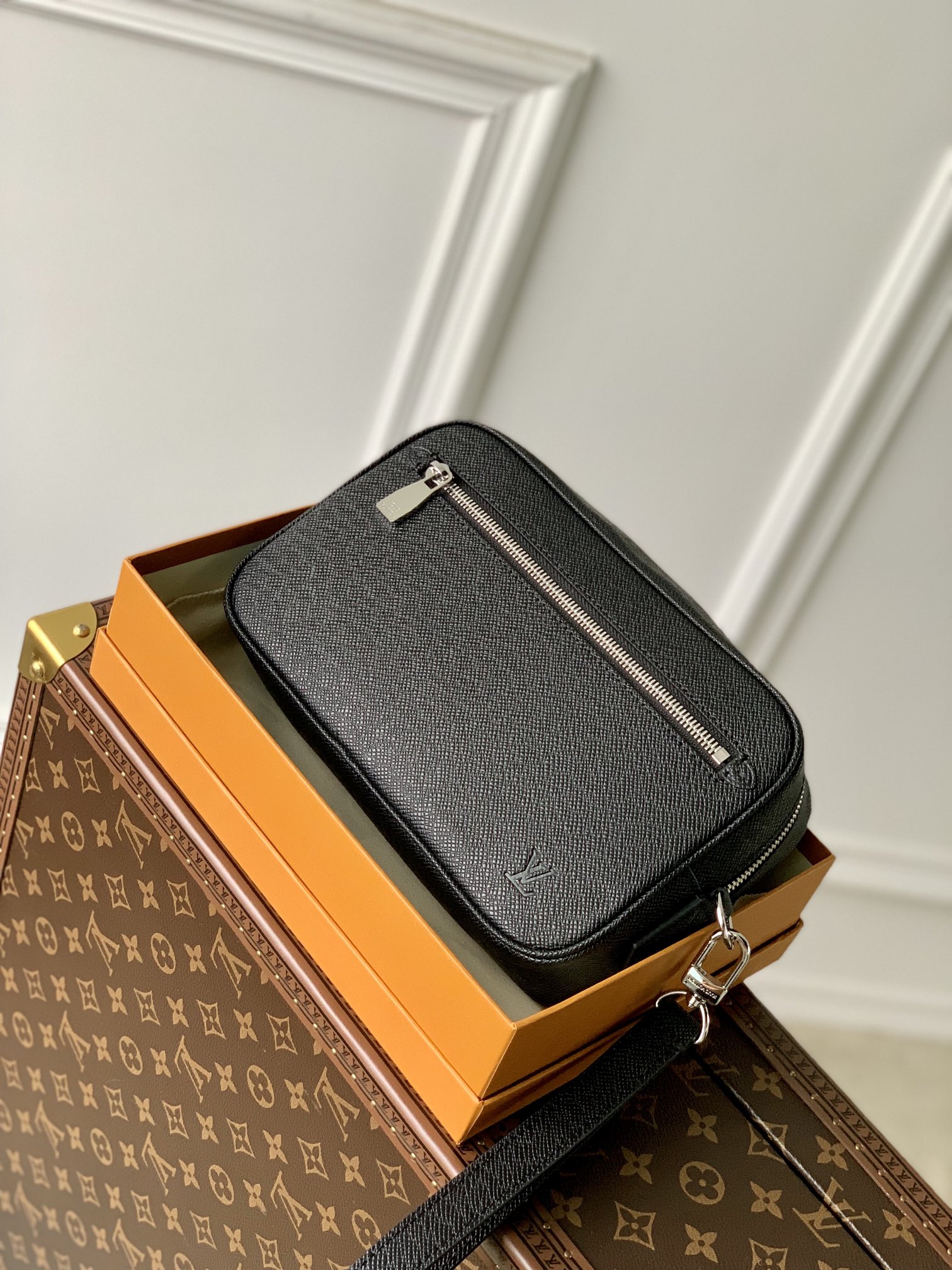 l0*is V*t0n pochette kasai -25 x 15.5 x 6.5 cm