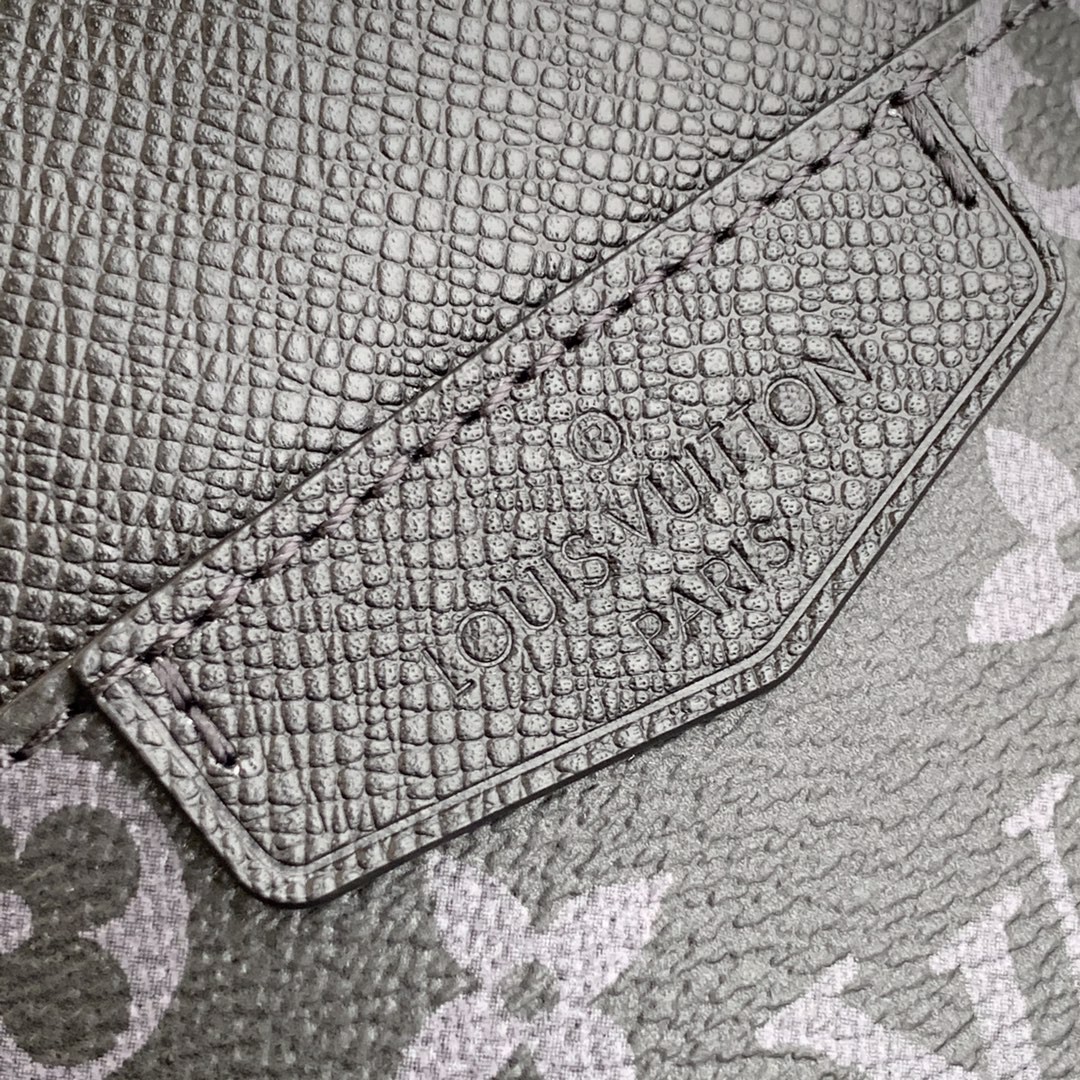 l0*is V*t0n outdoor slingbag-13*21*5cm