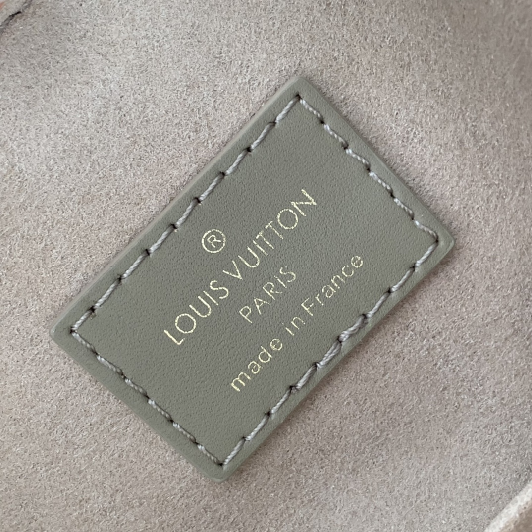 l0*is V*t0n on my side tote bag-25*20*12cm