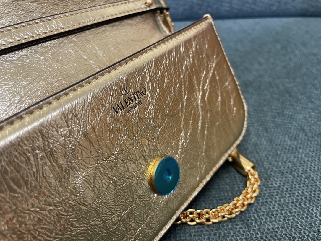 Va1e*ntin0 garavani mini loc-20x 11x5cm