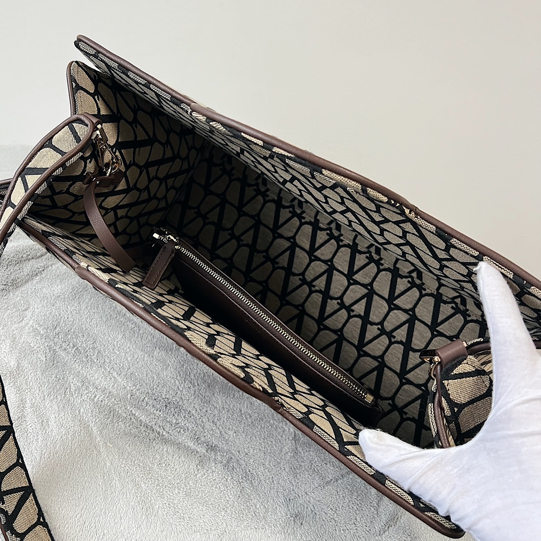 Va1e*ntin0 garavani la troisième toile iconographe -40*25*17cm