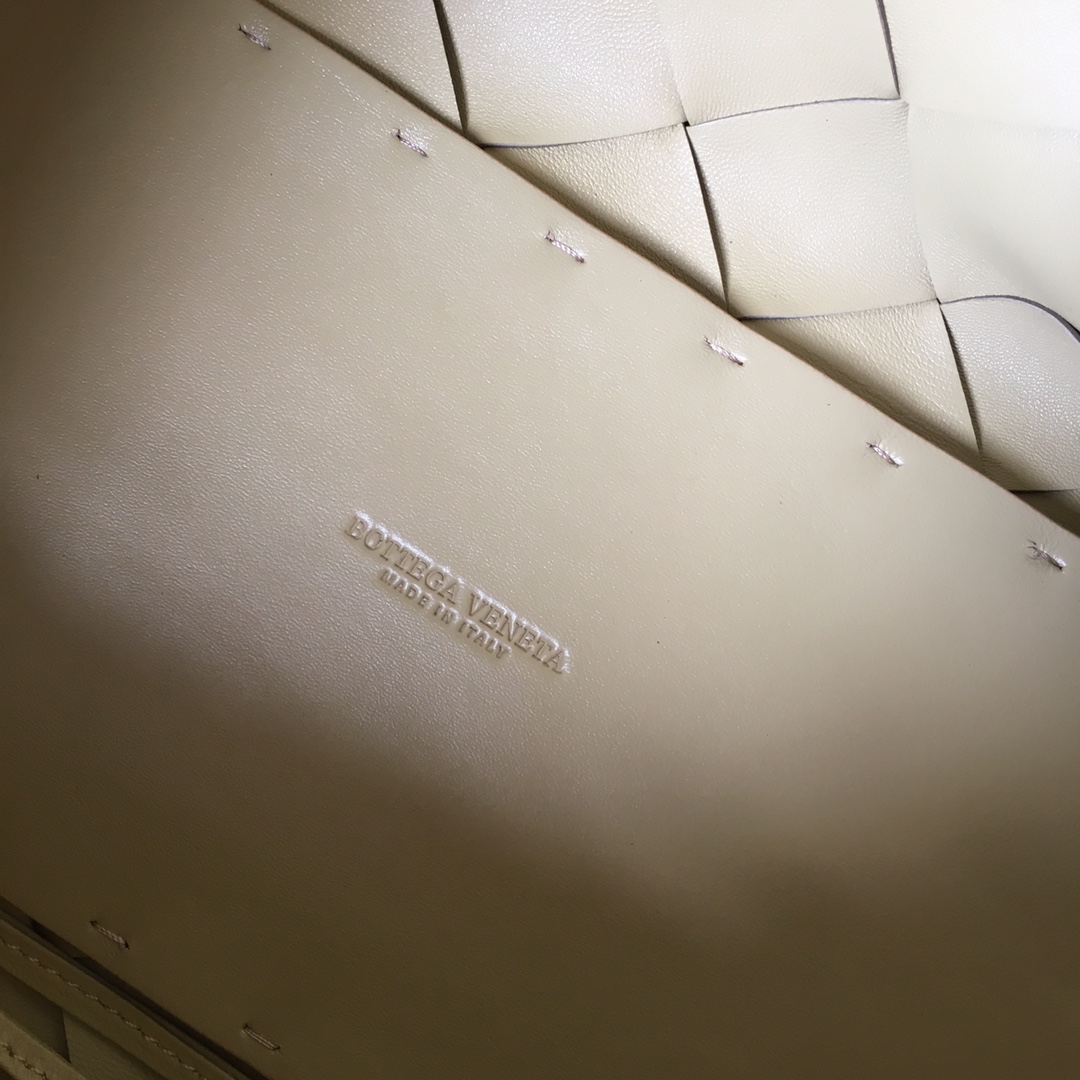 bo*te*ga Ve*ne*tatote-41*26cm