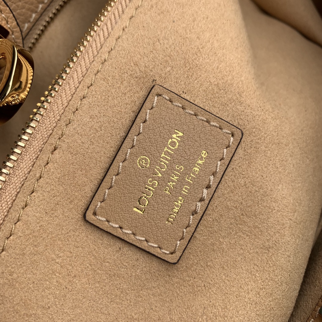 l0*is V*t0n on my side tote bag-25*20*12cm