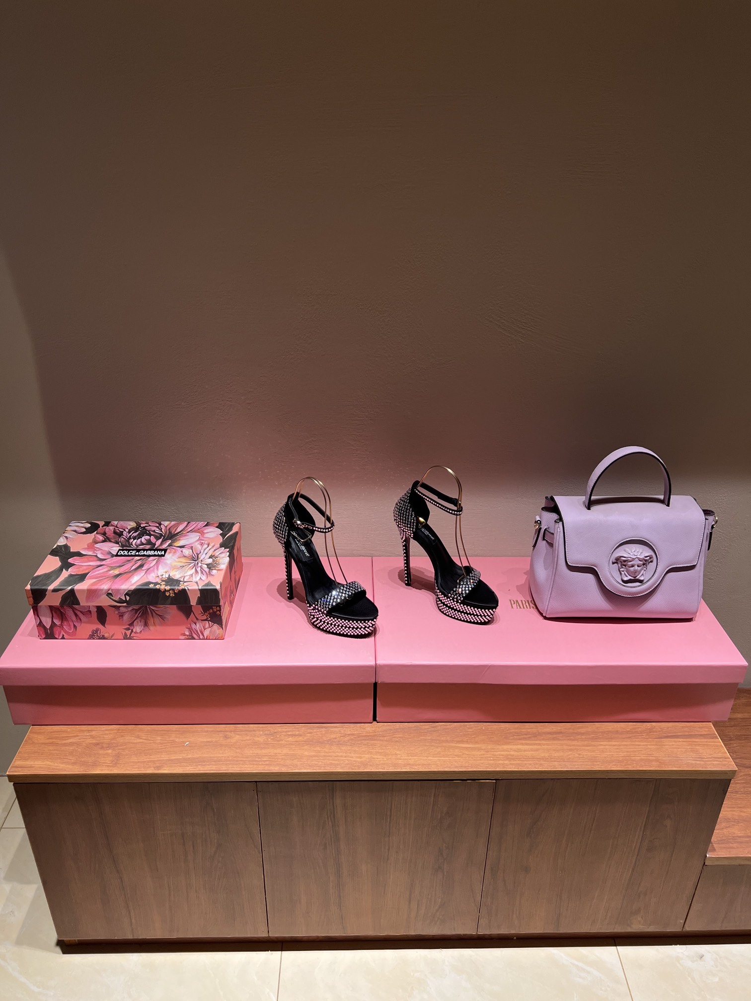 d01ce Gab*a*a heels-16cm