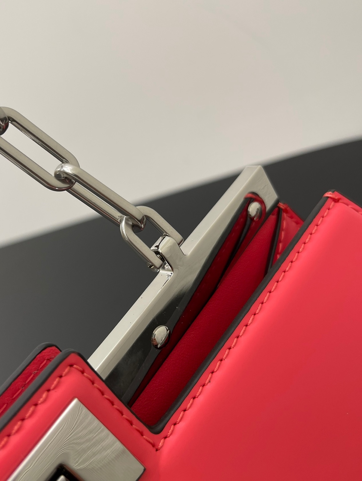 F**di peekaboo iseeu-34x18.50x11cm