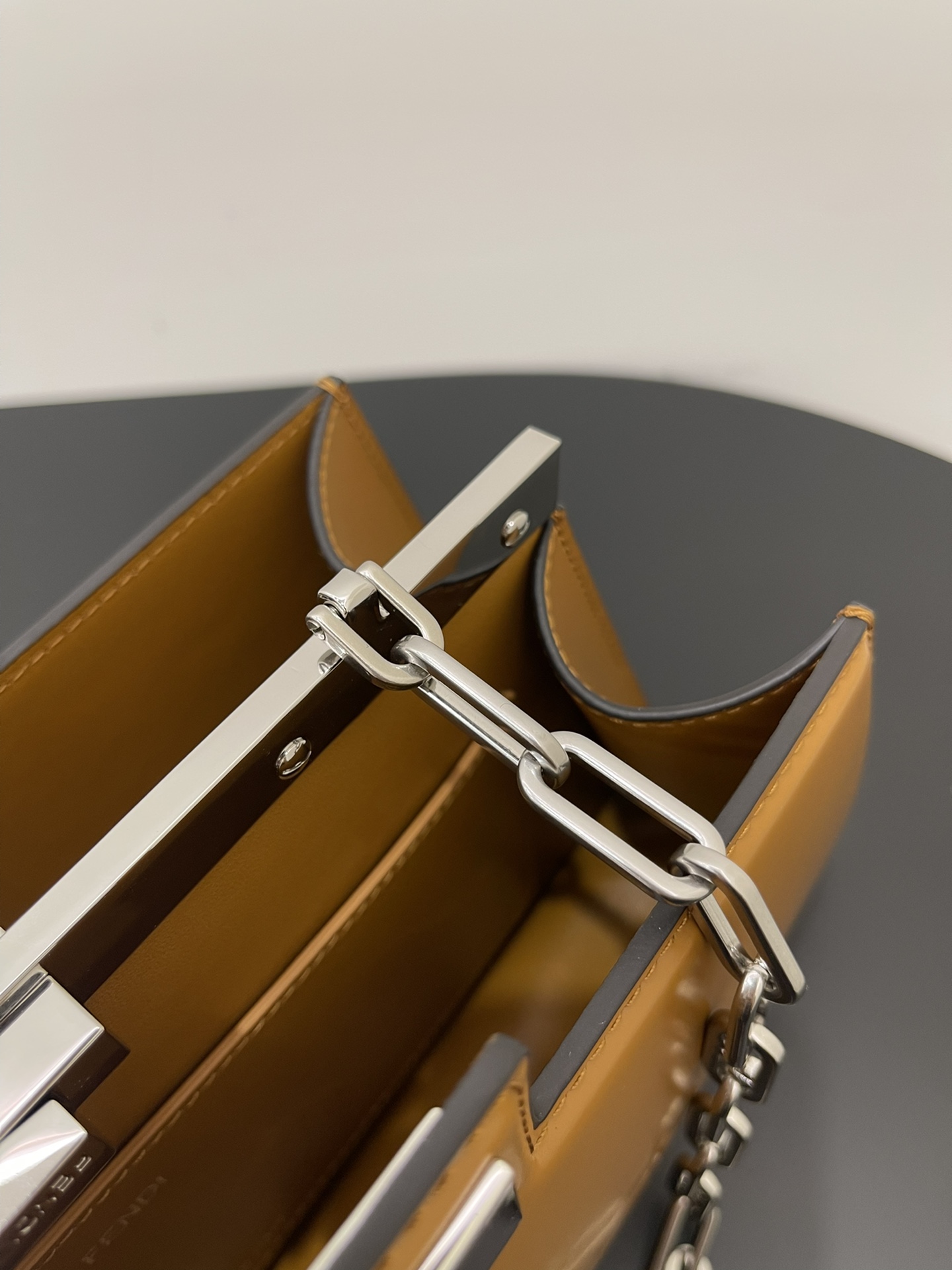 F**di peekaboo iseeu-34x18.50x11cm