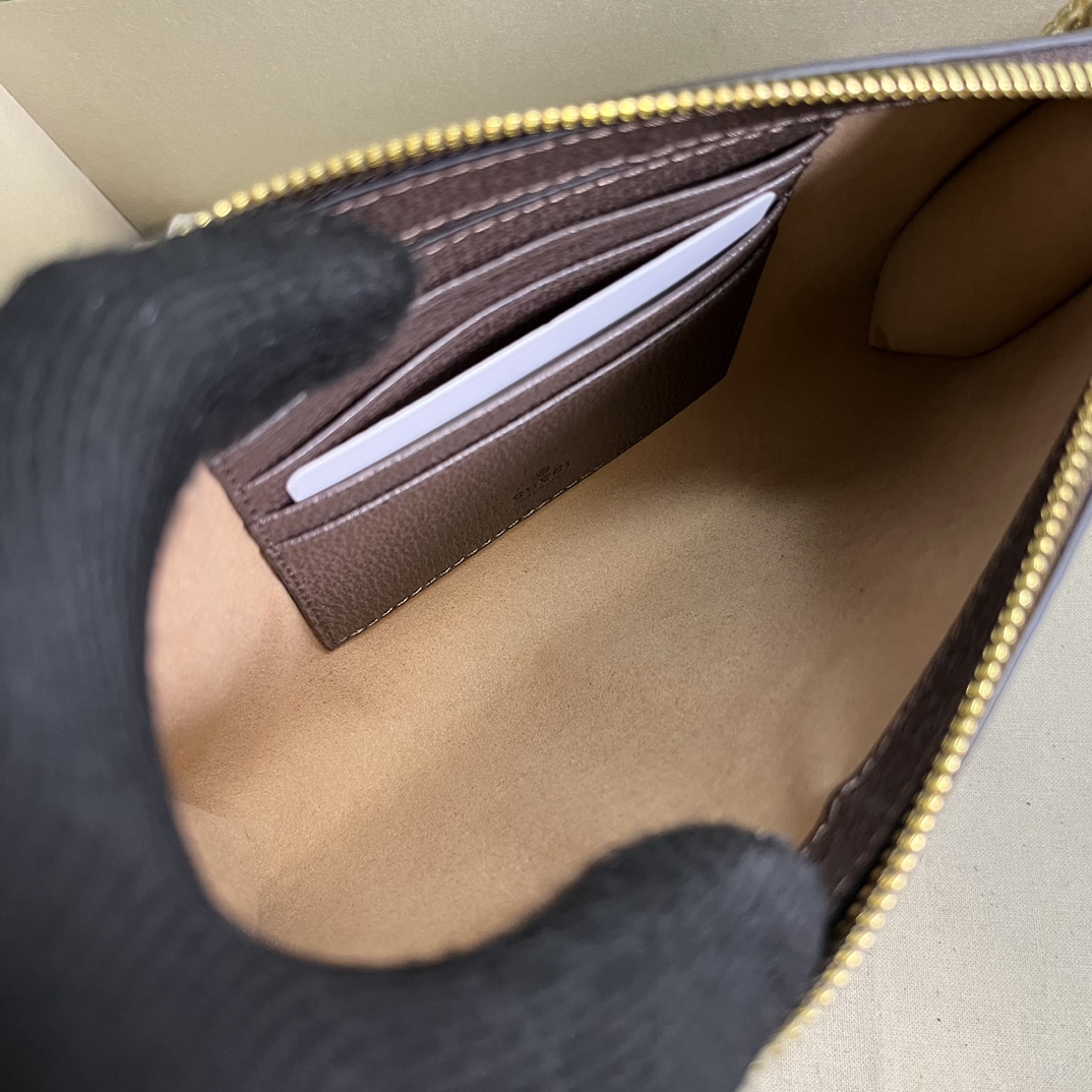 G*u*i strawberry wristlet bag-20*13.2*2cm