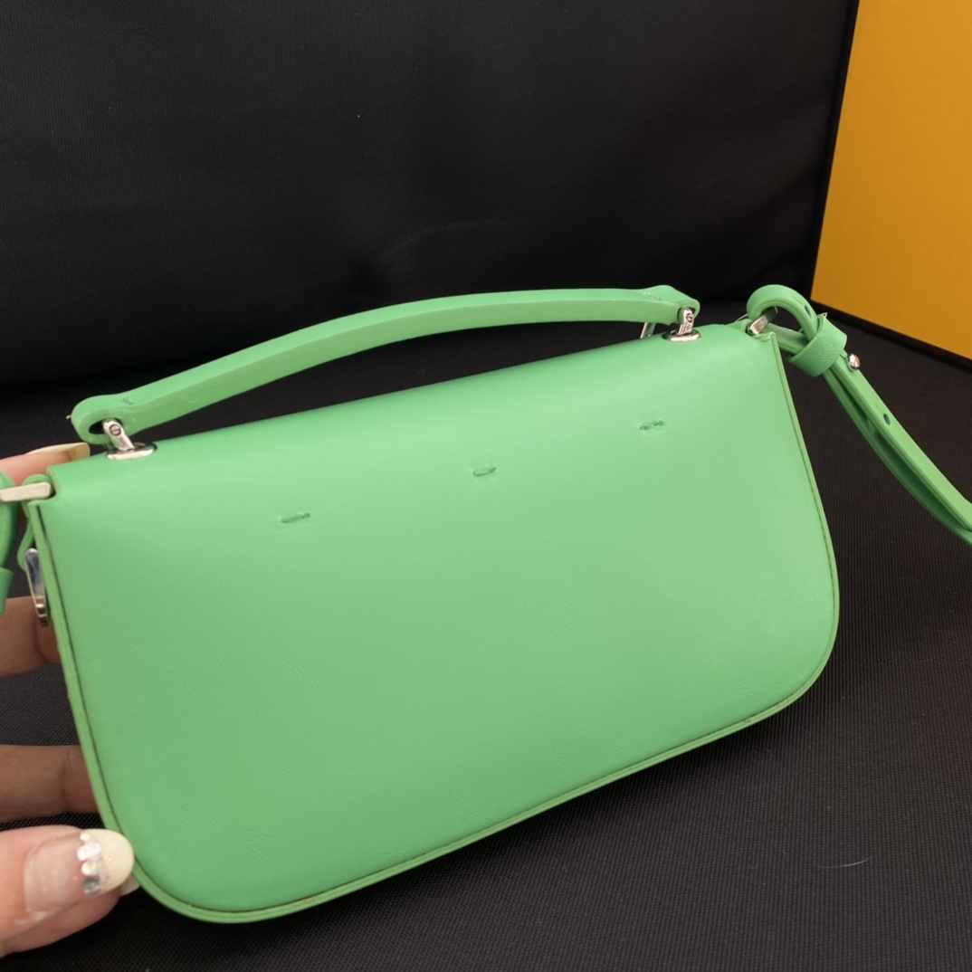 F**di baguette bag-19×14×4cm