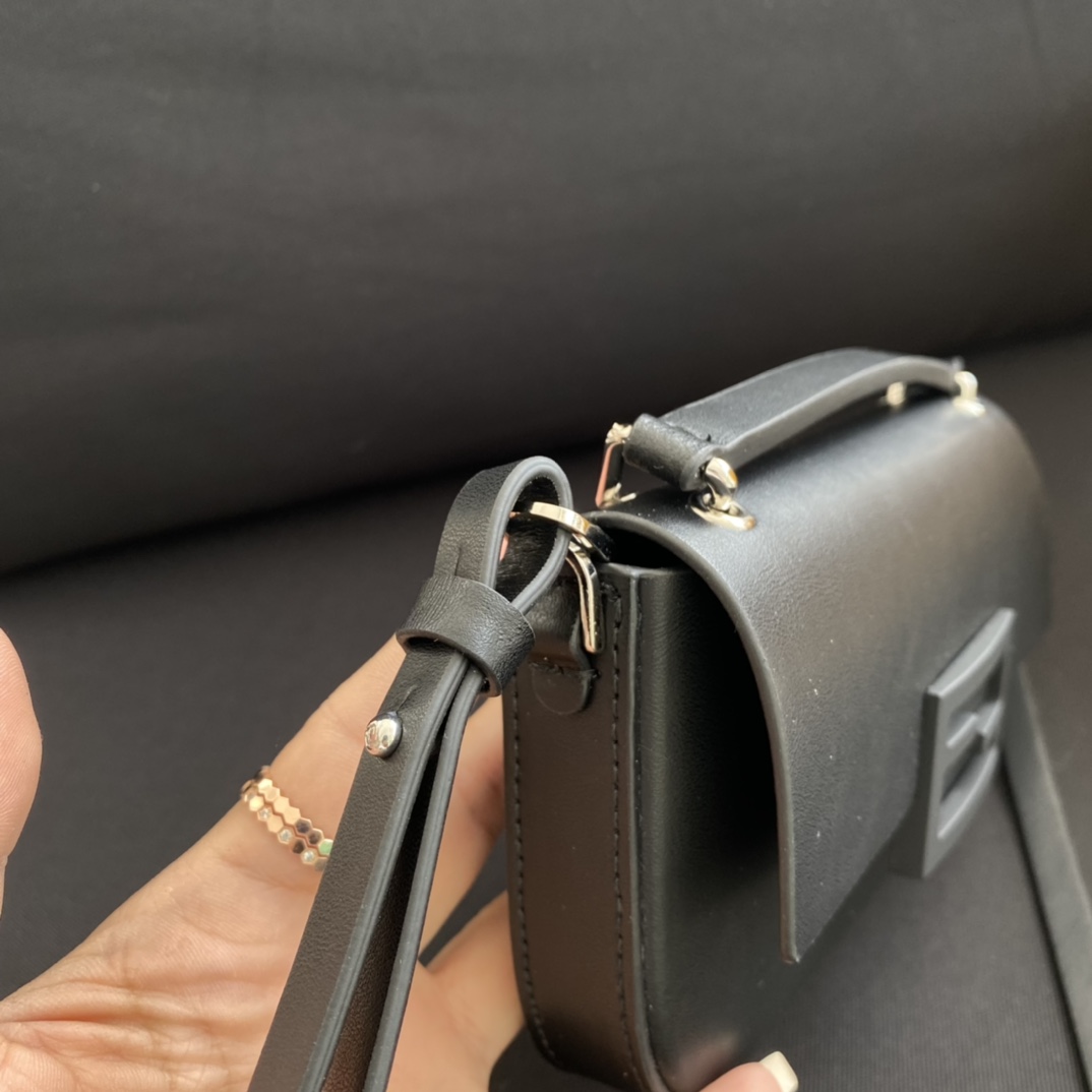 F**di baguette bag-19×14×4cm