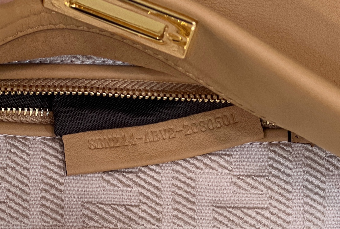 F**di peekabootote-23cm