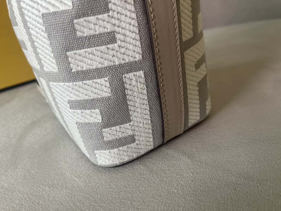 F**di mini mon tresor bag -12x18x10cm