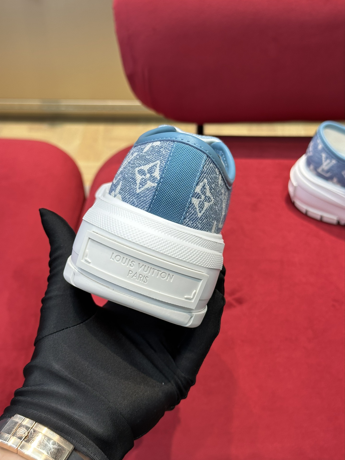 l0*is V*t0n squad sneaker