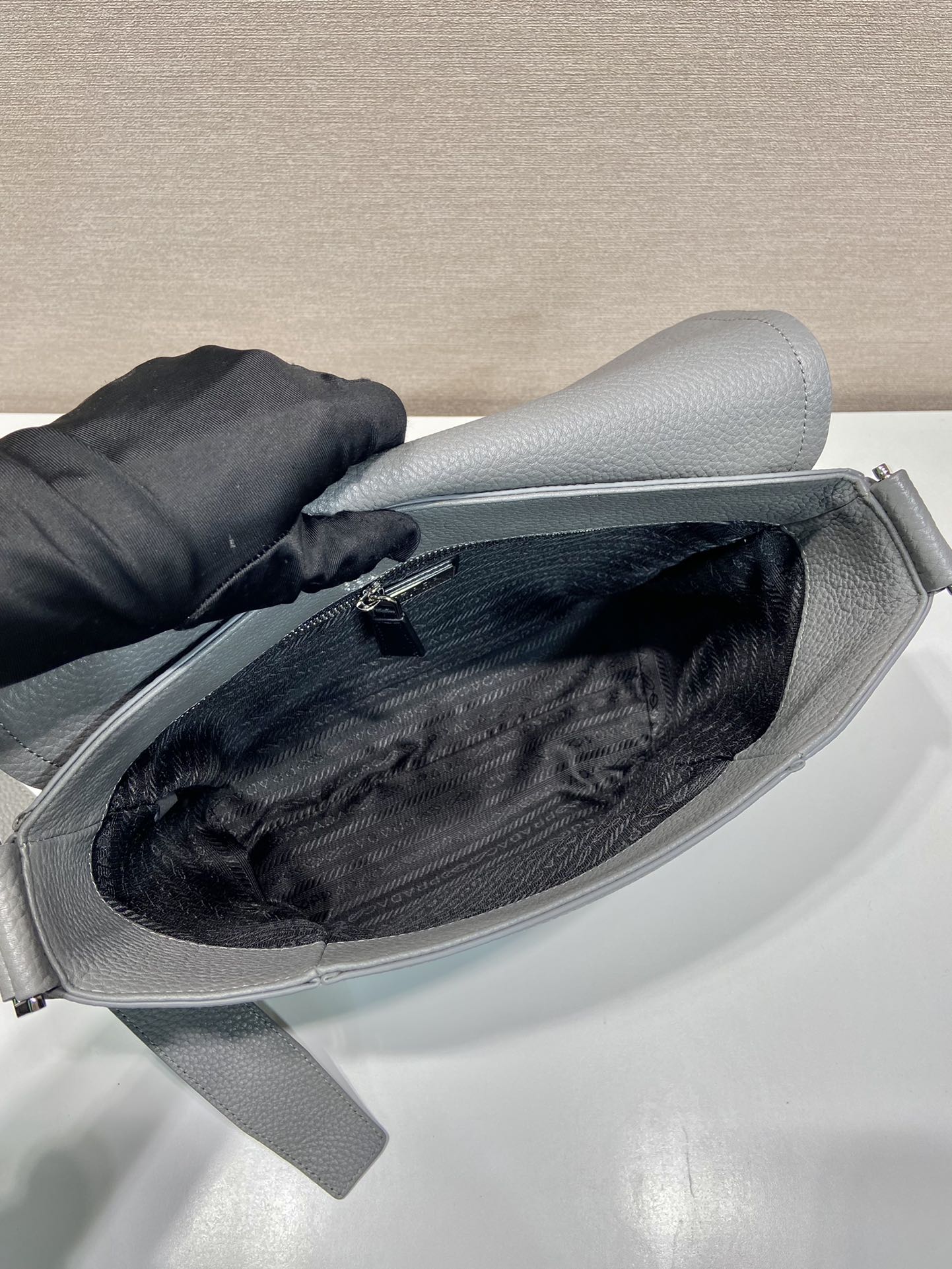 Pra*a 2vd056 messenger bag-22*2212cm