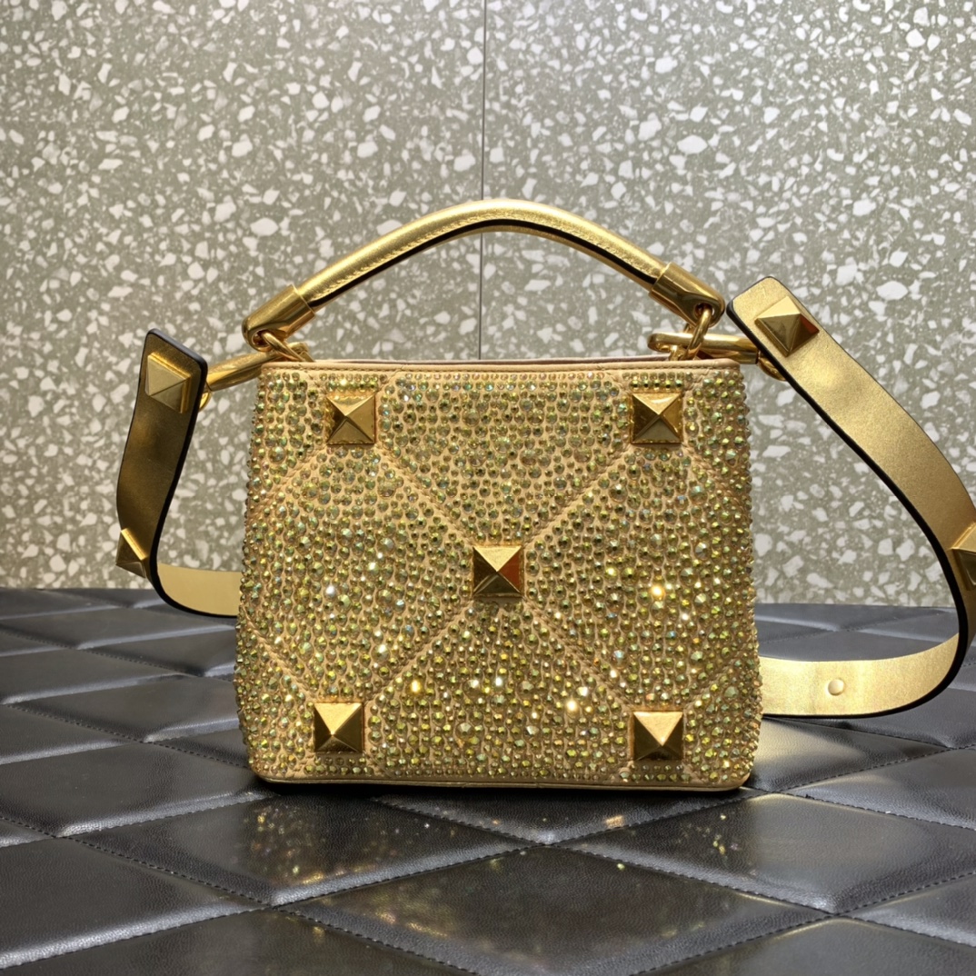 Valentin0 Garavani Roman Stud Size-20*10*9CM