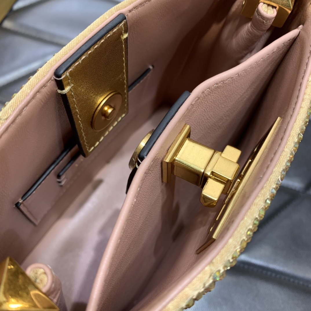 Valentin0 Garavani Roman Stud Size-20*10*9CM