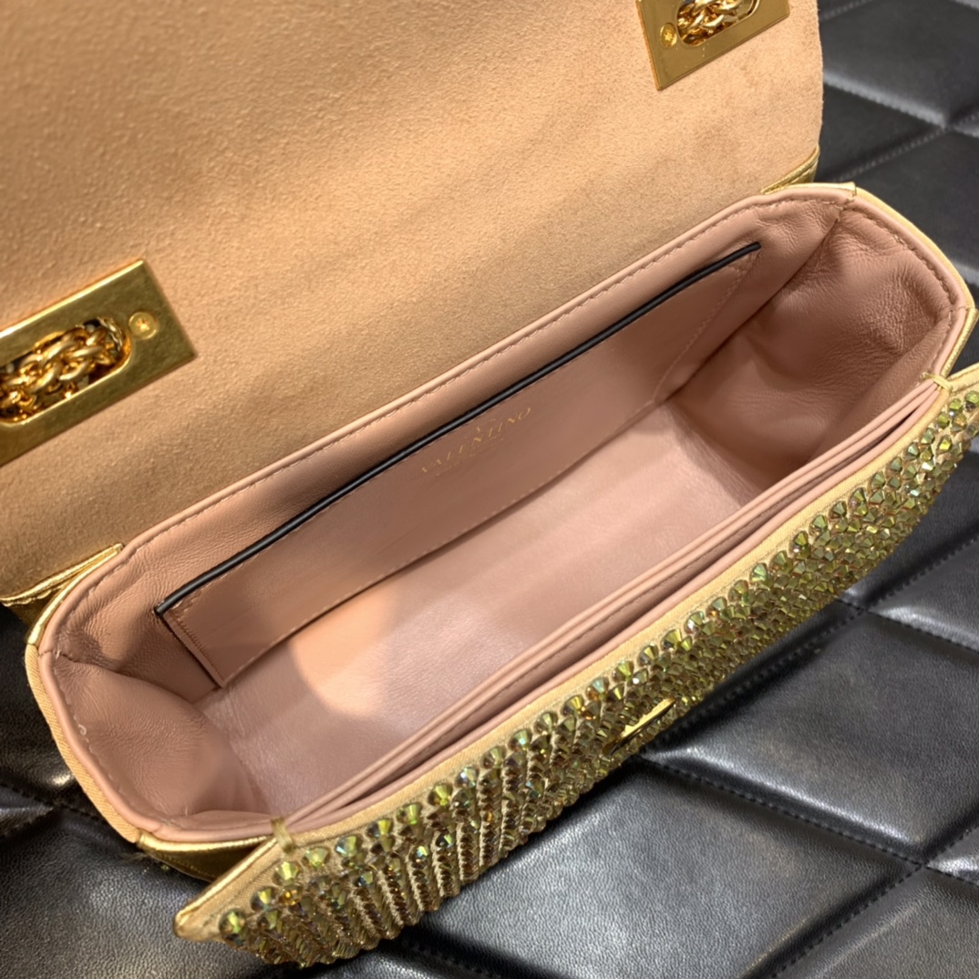 Va1e*ntin0 garavani one stud-19*14*11cm