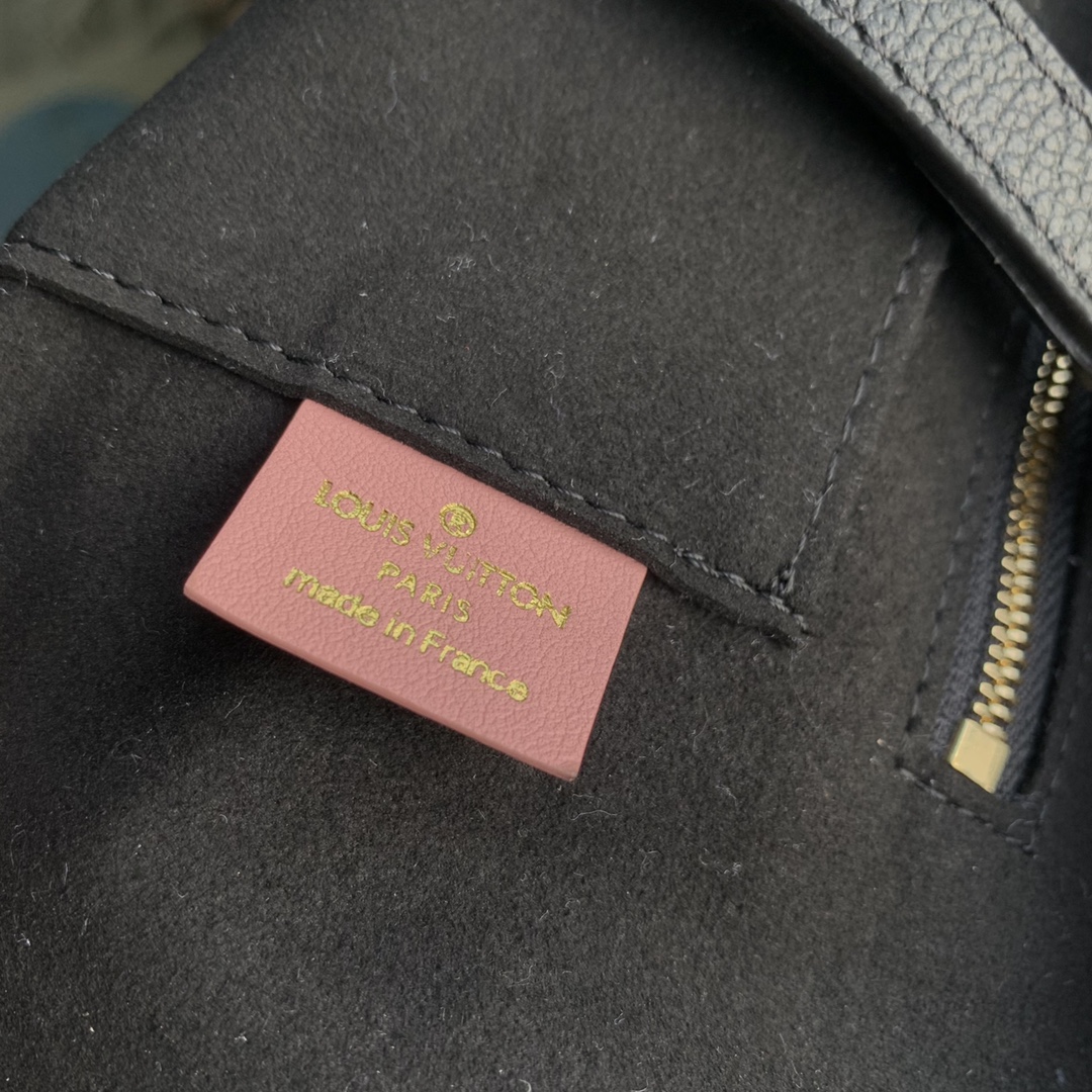 l0*is V*t0n x ykonthego handbag-35 x 27 x 14 cm