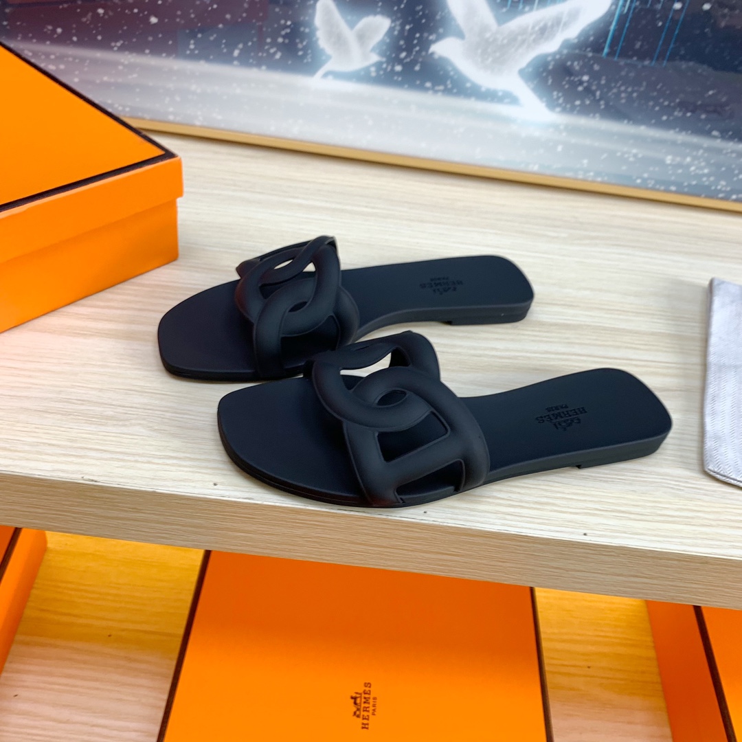 H**mes sandals