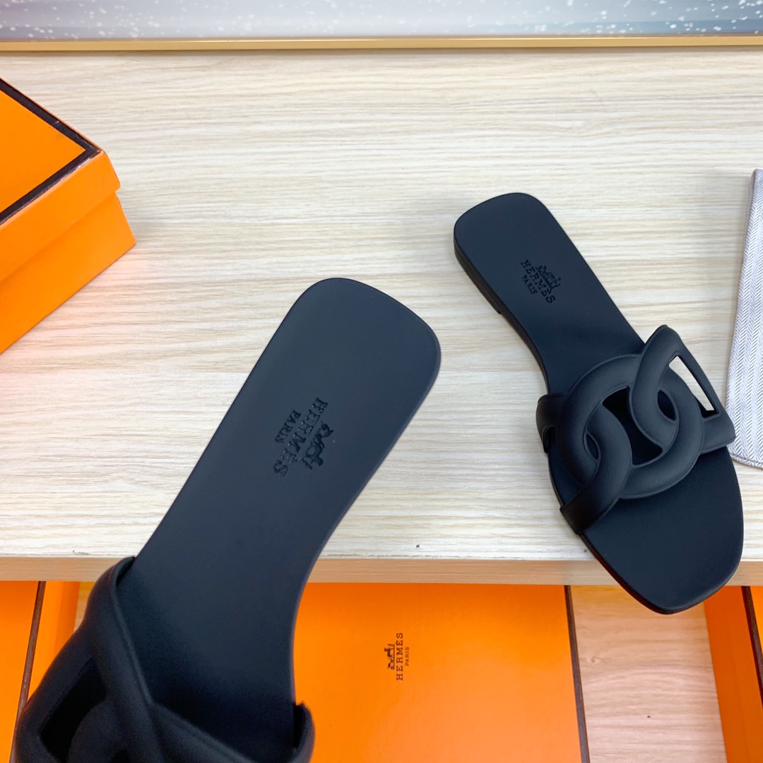 H**mes sandals