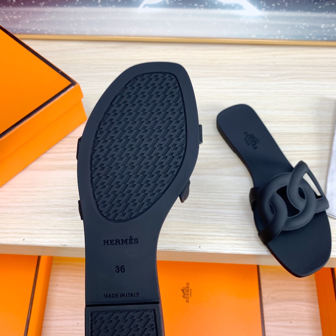H**mes sandals