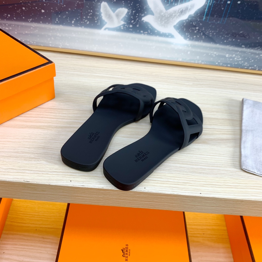 H**mes sandals