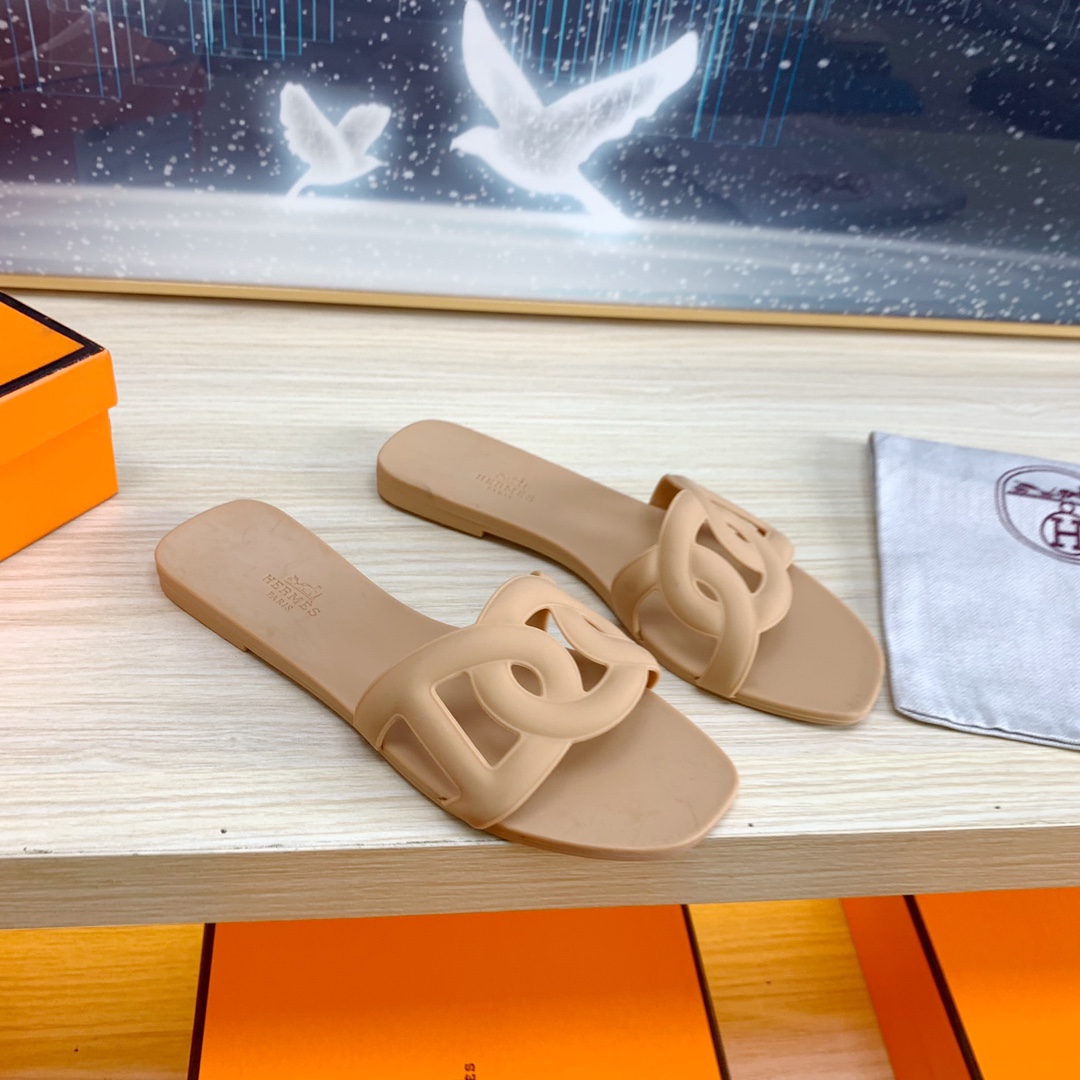 H**mes sandals