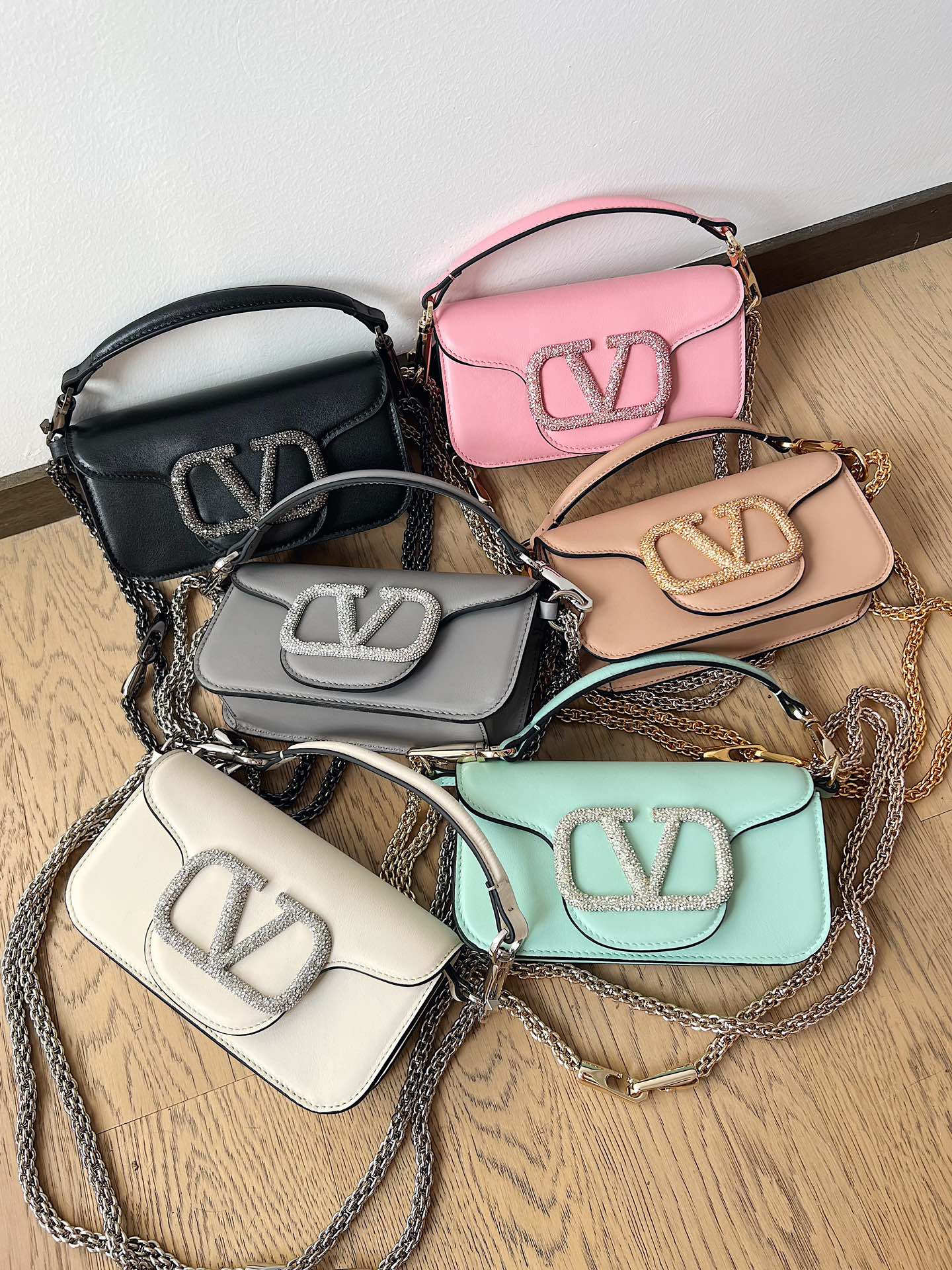 Va1e*ntin0 garavani signature bag-20×11×5cm