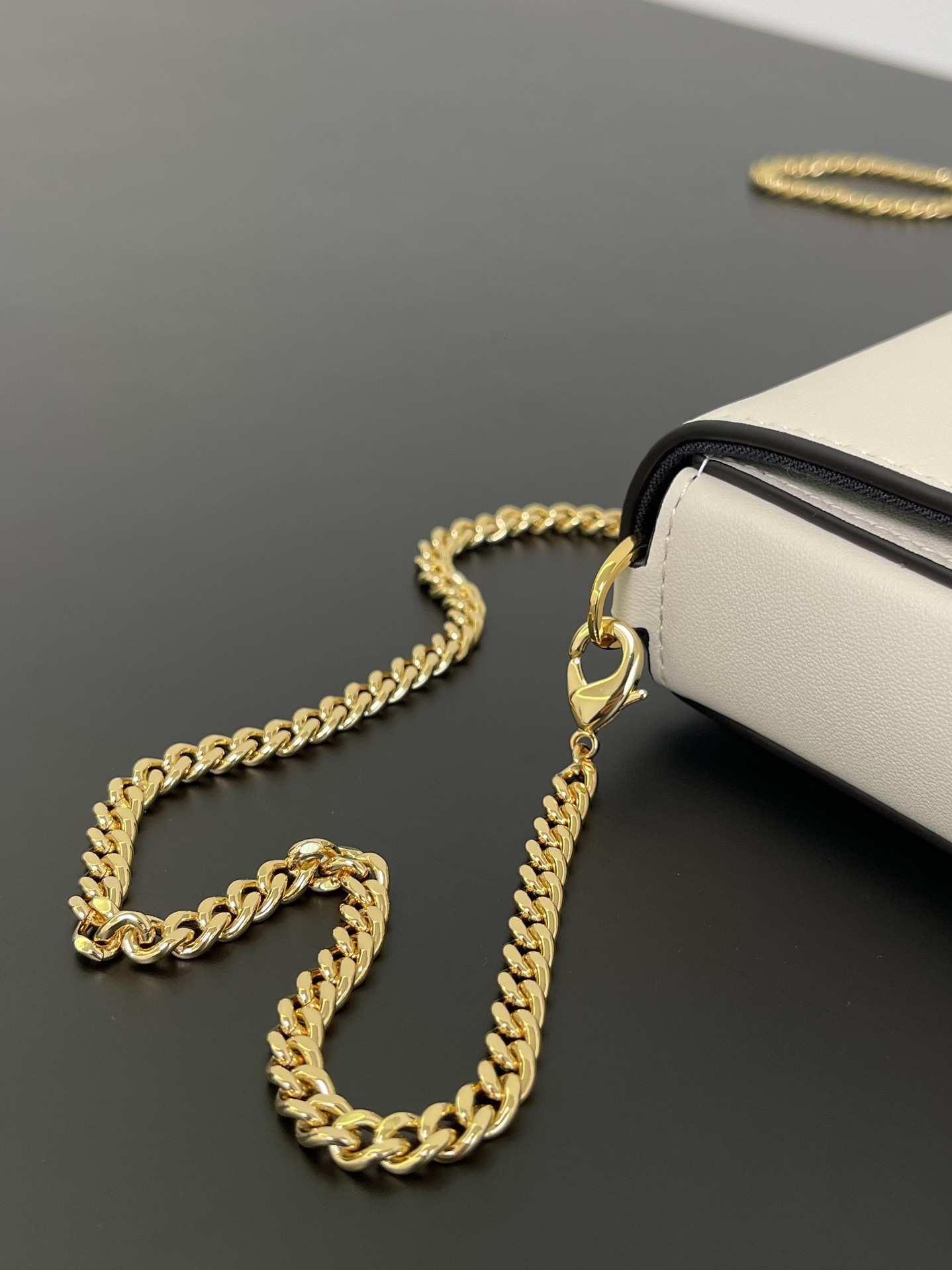 F**di wallet on chain bag-22x5x11cm